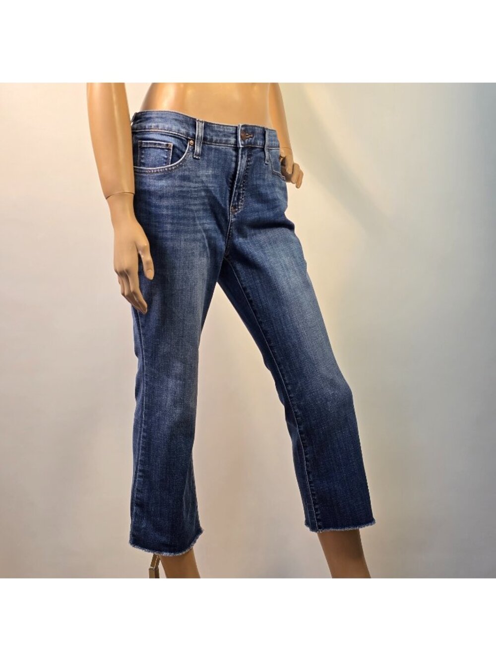 Chico's So Slimming Girlfriend Kick Flare Stretch Blue Jeans Size 0.5 US Size 6P